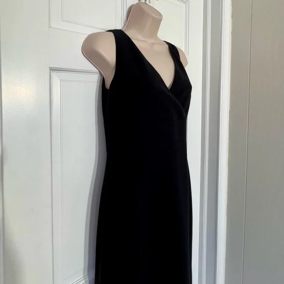 Ann Taylor Black Sleeveless V Neck Sheath Midi Dress Size 2 - Picture 3 of 7